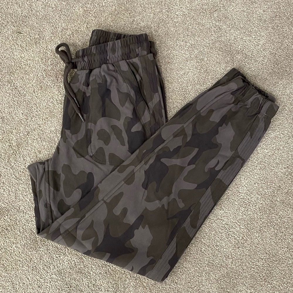 ✨HP✨ Zenana Canvas Camo Joggers